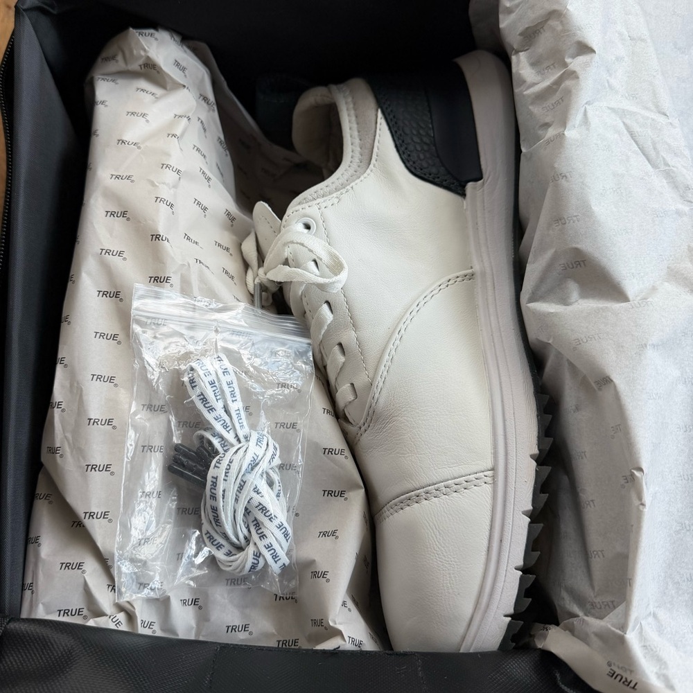 TRUE Linkswear TRUE Lux Tour Men’s Spikeless Golf Shoes WORN ONCE LIKE NEW!!!
